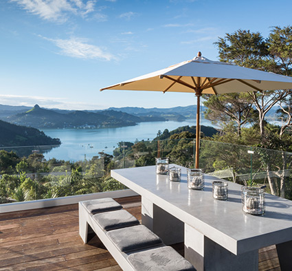 Kauri Hill Lodge Deck Dining